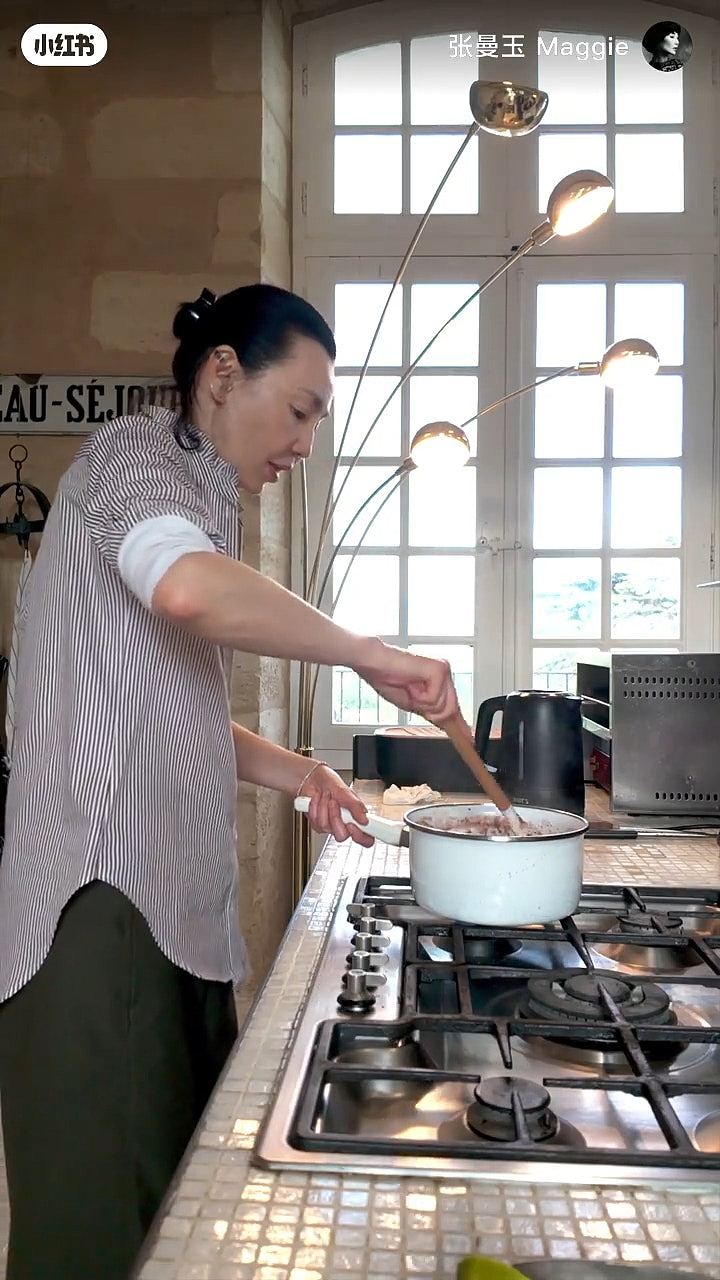 张曼玉分享法国简朴生活：自制果酱，豪宅厨房超大设备齐全（组图） - 8