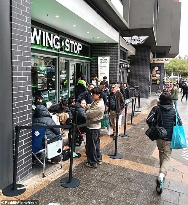 全年免单!Ashfield新店开业,食客雨夜搭篷苦等11小时(组图) - 2