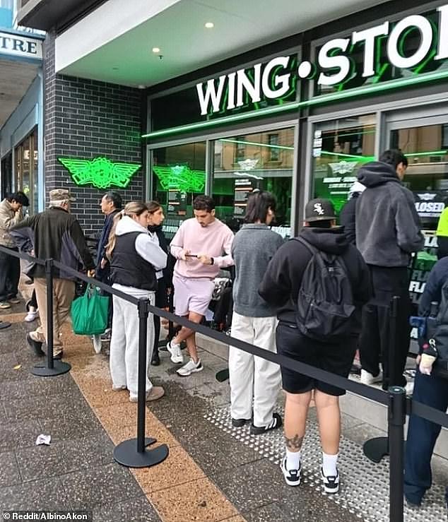 全年免单!Ashfield新店开业,食客雨夜搭篷苦等11小时(组图) - 3