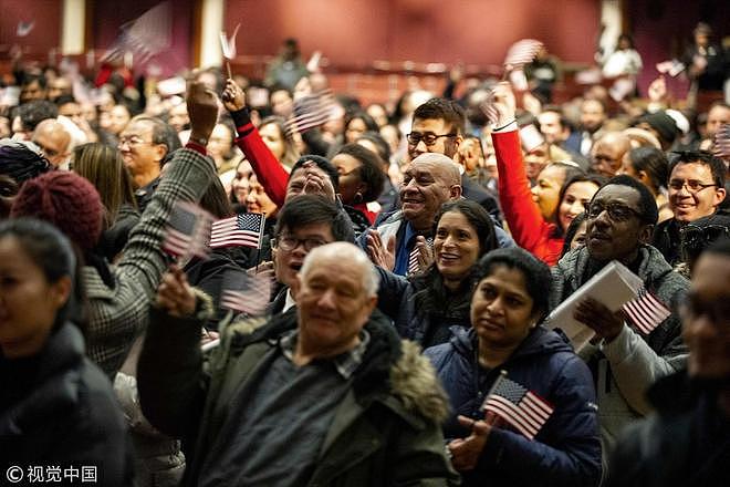 境内百万华人猝不及防!美国一条新规颁布,回去可能十年再进不来(组图) - 8