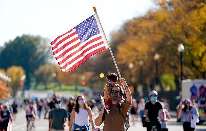 境内百万华人猝不及防!美国一条新规颁布,回去可能十年再进不来(组图) - 12