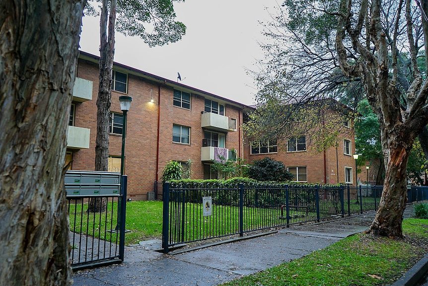澳750套公屋将拆除改建,引住户强烈抗议!数十人拒绝搬离(组图) - 6