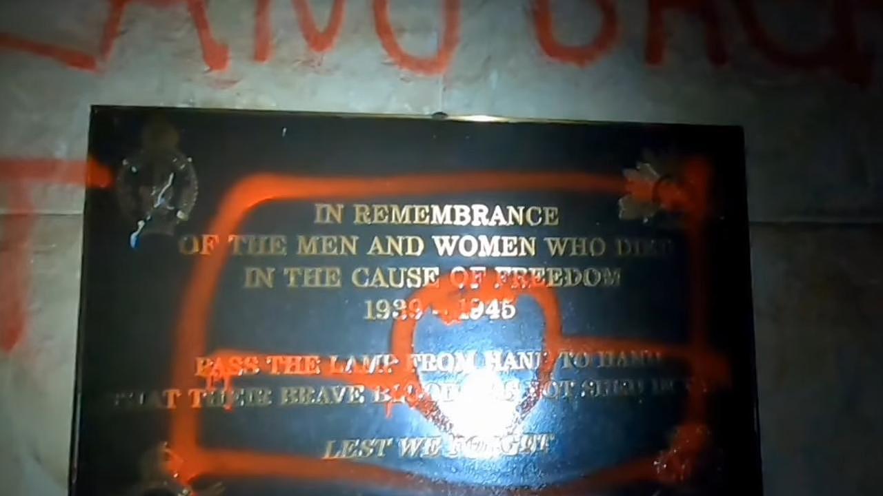 “澳洲去死，国防军去死” 澳女涂鸦惹众怒，年轻世代被批丧失国家自豪感（组图） - 1