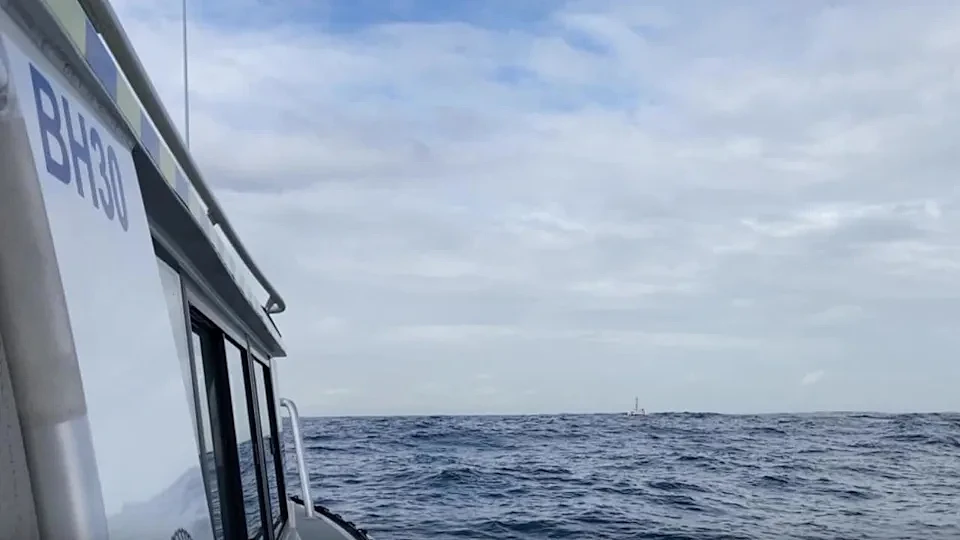 澳洲海域发生意外！男子水中挣扎失踪，救援直升机紧急出动搜寻（组图） - 3