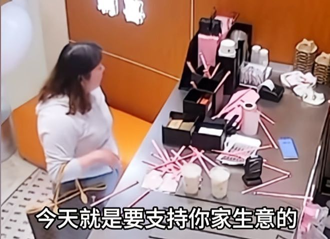 女子因2根吸管打砸奶茶店后续:对方身份职业被扒,铁饭碗恐不保 - 6