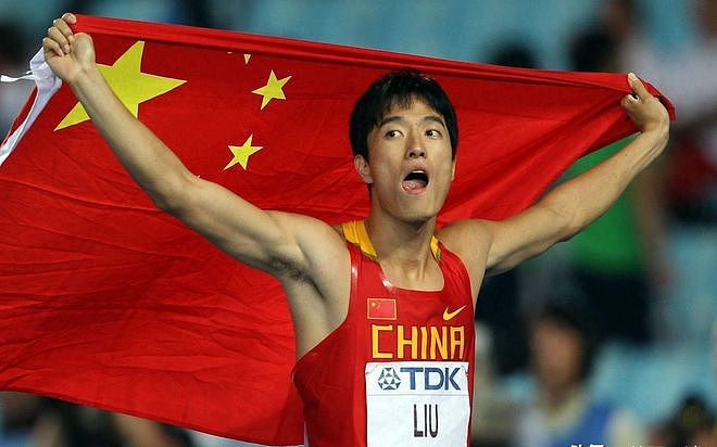 43岁刘翔近况曝光！手握10亿资产环游世界，和吴莎再婚十年未生子 - 1