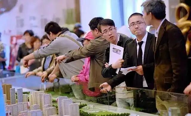 一夜之间,卖房人集体躺平,买房人却疯狂进场!市场发生了什么? - 1