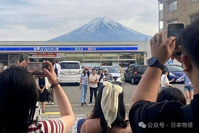 中国情侣跑到日本便利店门口跳舞,本以为美美出片,结果被日网友骂上热搜...(组图) - 10