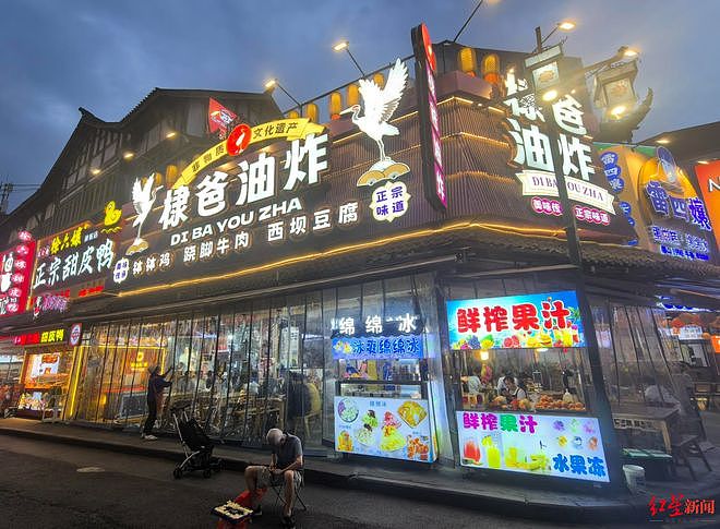 王鹤棣客栈风波发酵，实探“棣爸油炸”：其父称最近生意降四成，每天仅百单 不希望儿子太压抑 - 1