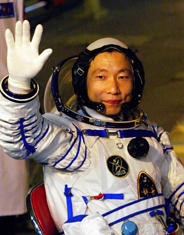 刚上太空两天，就炸出一堆牛鬼蛇神，香港航天员黎家盈刺痛了谁？（组图） - 1