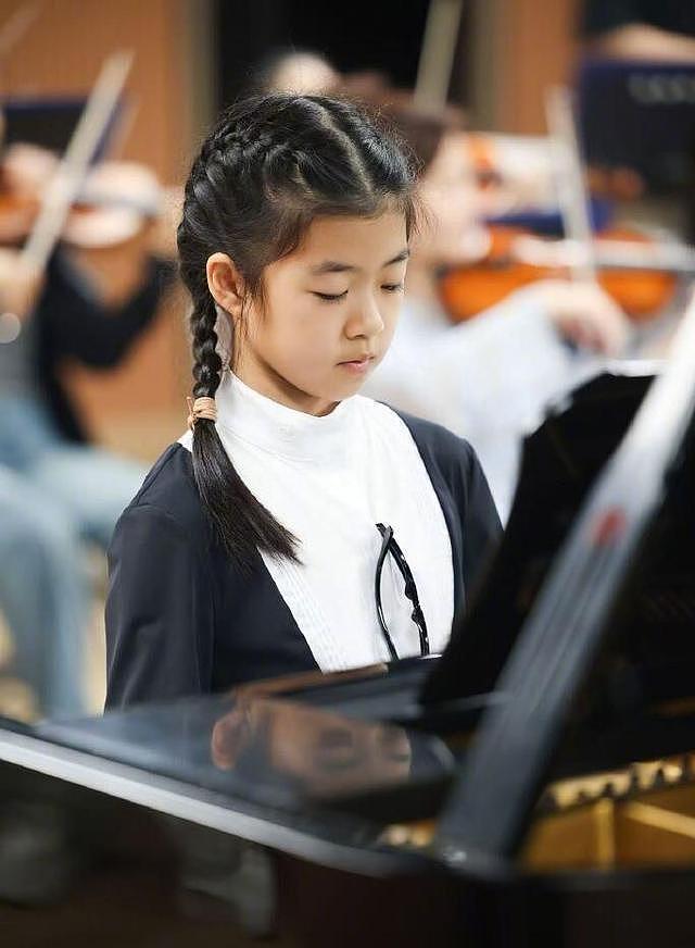 章子怡汪峰离婚后首同框,10岁女儿交响乐惊艳全场(组图) - 16