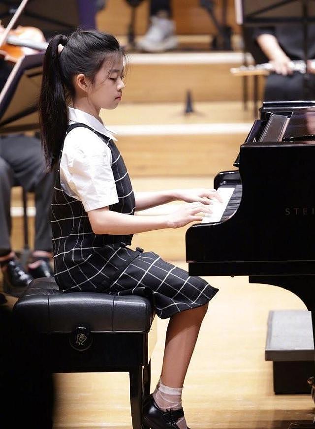 章子怡汪峰离婚后首同框,10岁女儿交响乐惊艳全场(组图) - 17