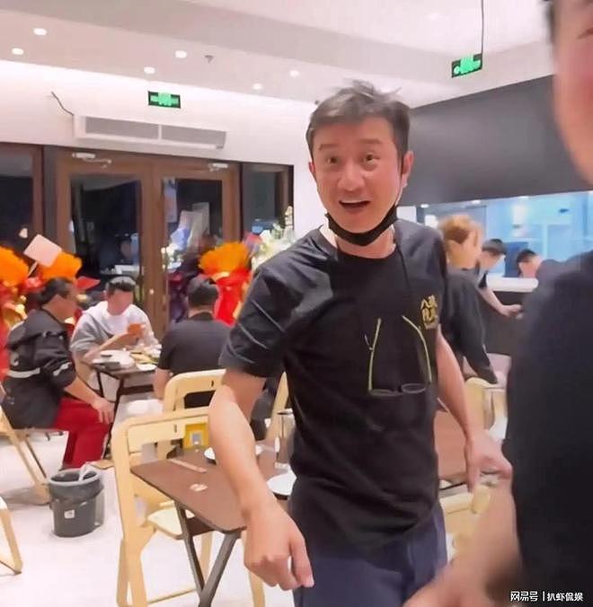 文章疑似新恋情曝光,与美女约会同回住处,隔天开车送美女乘高铁 - 4
