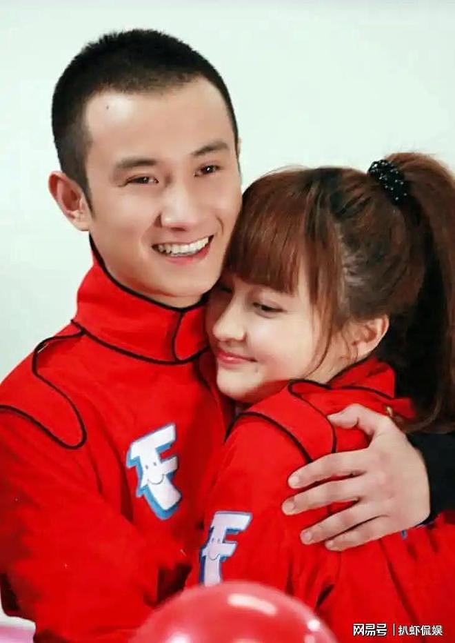 文章疑似新恋情曝光,与美女约会同回住处,隔天开车送美女乘高铁 - 6