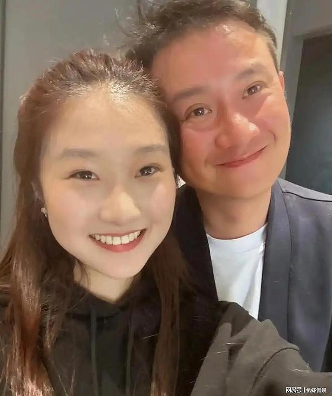 文章疑似新恋情曝光,与美女约会同回住处,隔天开车送美女乘高铁 - 7