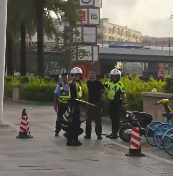 传珠海知名商圈爆斩人案，男子浴血倒地，凶徒悠闲离开被捕 - 4