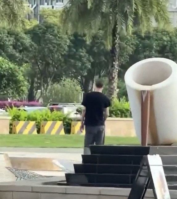 传珠海知名商圈爆斩人案，男子浴血倒地，凶徒悠闲离开被捕 - 8