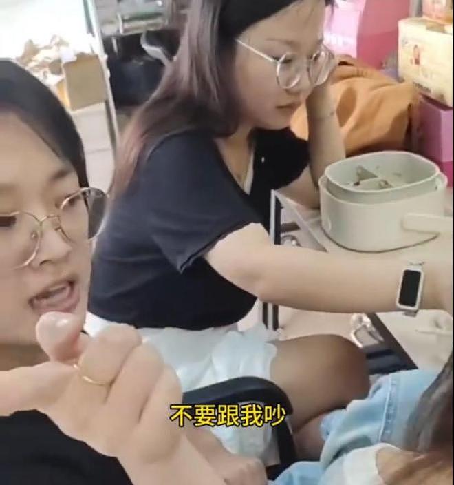 女子白嫖外卖:吃掉后投诉骑手,小哥上门现场抓包,已传播到国外 - 6