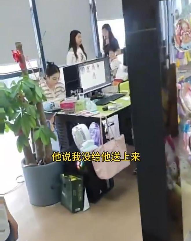 女子白嫖外卖:吃掉后投诉骑手,小哥上门现场抓包,已传播到国外 - 7