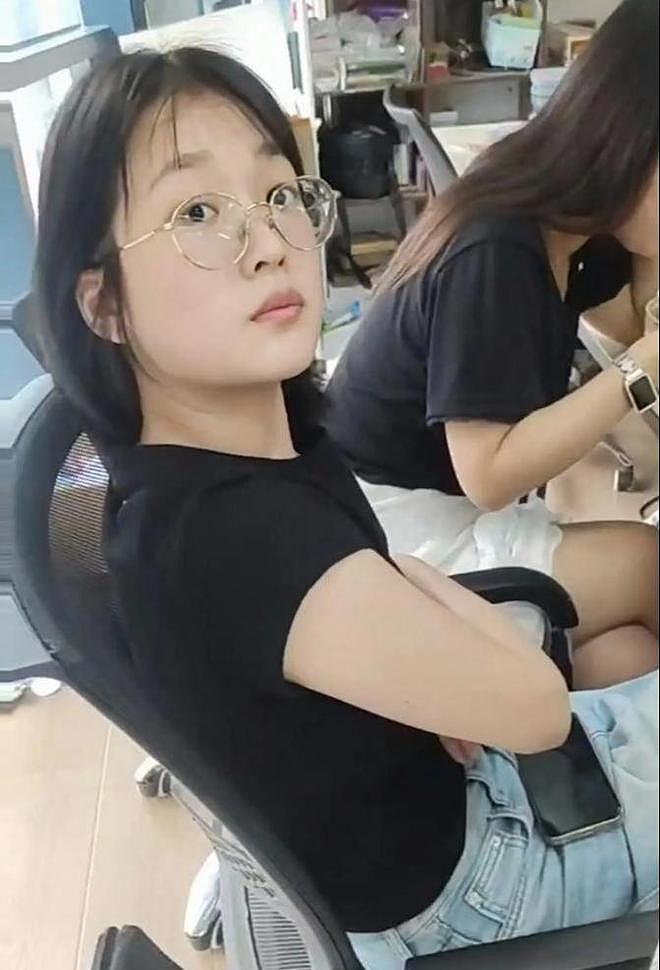 女子白嫖外卖:吃掉后投诉骑手,小哥上门现场抓包,已传播到国外 - 12