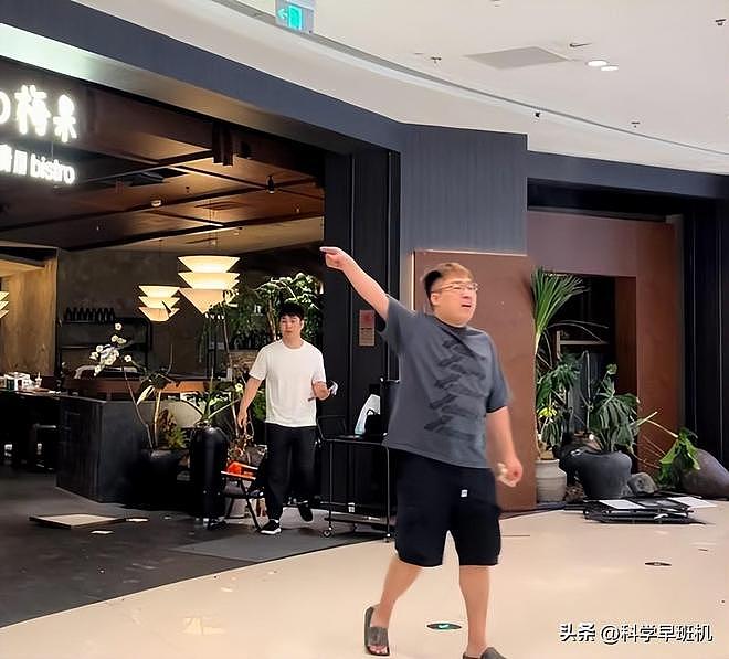 浙江男子怒砸加盟店，控诉商场黑心，400万投资，却只营业四个月 - 2