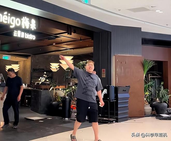 浙江男子怒砸加盟店，控诉商场黑心，400万投资，却只营业四个月 - 5