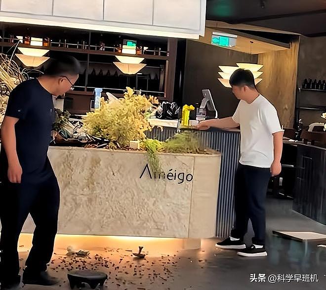浙江男子怒砸加盟店，控诉商场黑心，400万投资，却只营业四个月 - 7