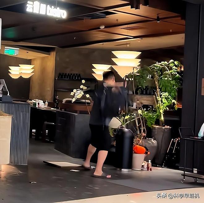 浙江男子怒砸加盟店，控诉商场黑心，400万投资，却只营业四个月 - 8