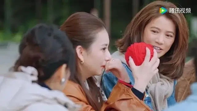 袁咏仪自曝被TVB雪藏内幕,不满剧本投诉高层 - 1