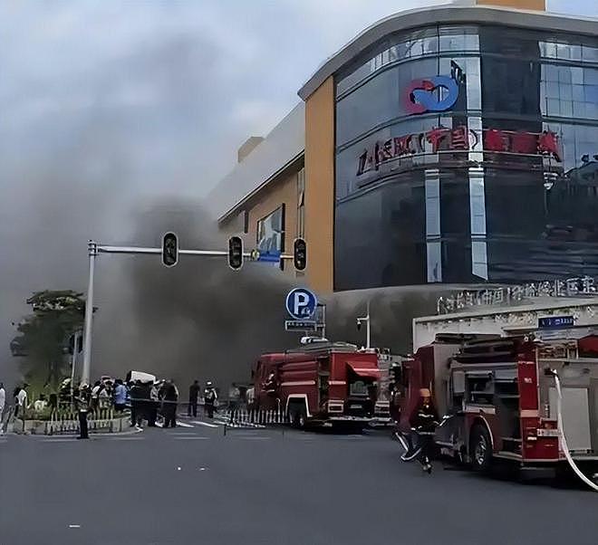 广州轻纺城大火烧了18小时！48万仓库变火海，万幸这行字让人泪目（组图） - 5