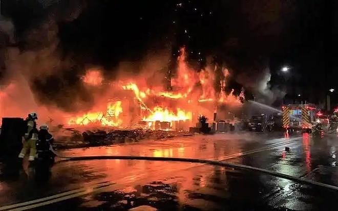 广州轻纺城大火烧了18小时！48万仓库变火海，万幸这行字让人泪目（组图） - 9