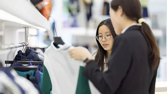 中国女性掀“男装女穿”潮，21.4万条评论揭秘原因（组图） - 1