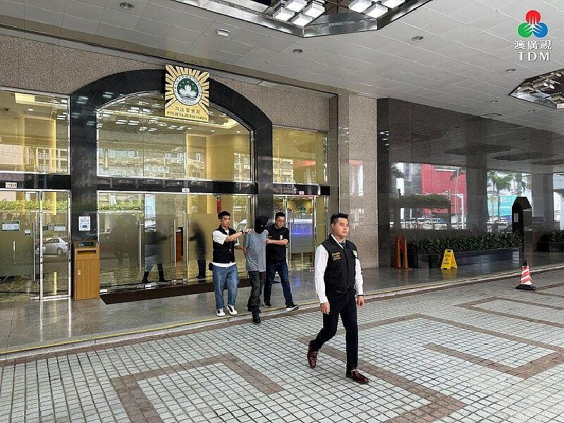 64岁港男包食宿邀赌澳门,趁熟睡强奸相识女友人被捕(组图) - 2