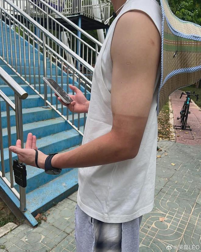 演员吴磊单日骑行超100公里，晒出渐变分层“熊猫臂”，本人淡定回应：尽在掌握（组图） - 2