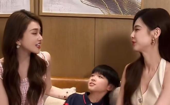 黄圣依儿子双料冠军太惊艳,杨子公司立案调查,两人命运两级反转 - 2