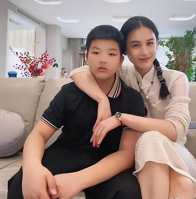 黄圣依儿子双料冠军太惊艳,杨子公司立案调查,两人命运两级反转 - 5