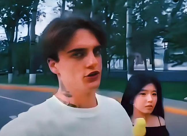 视频疯传!乌克兰网红炫耀频繁更换中国女友,“只因我是白人,根本不用花钱”(视频/组图) - 2
