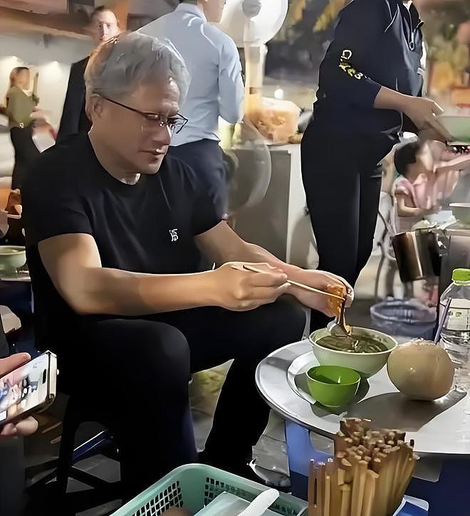 黄仁勋现身台北老餐厅,婉拒名媛为他买单,霸气直言:我钱多!(组图) - 6