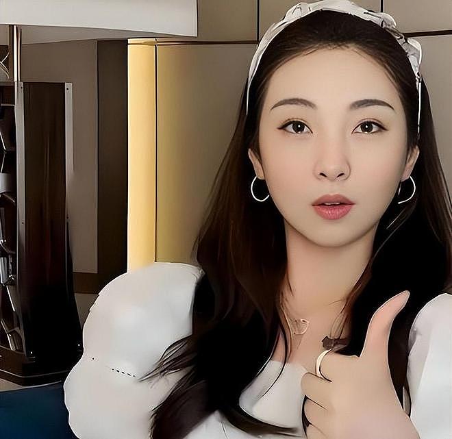 中国女子花50万买精，生下混血三胞胎！8年后3个娃长成这样，全网沉默（组图） - 3