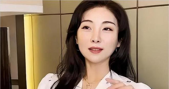 中国女子花50万买精，生下混血三胞胎！8年后3个娃长成这样，全网沉默（组图） - 4