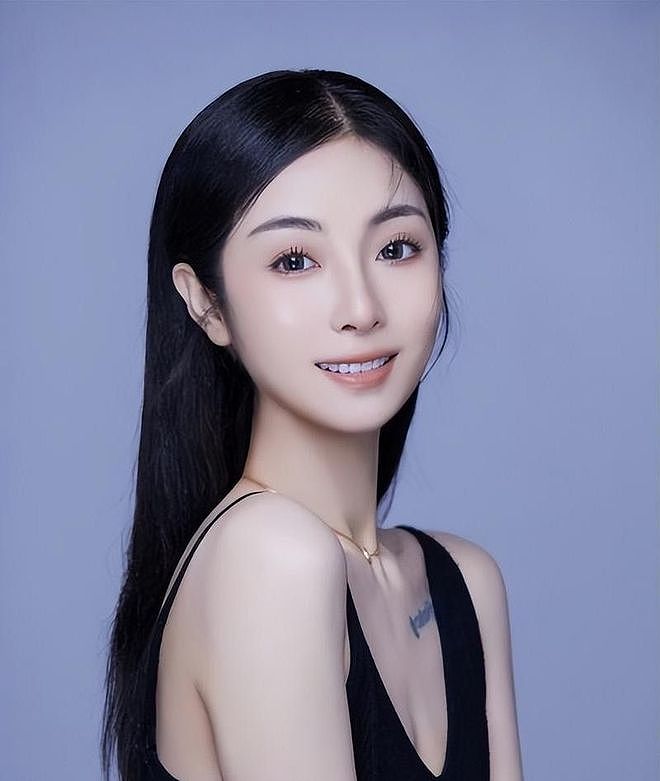 中国女子花50万买精，生下混血三胞胎！8年后3个娃长成这样，全网沉默（组图） - 6