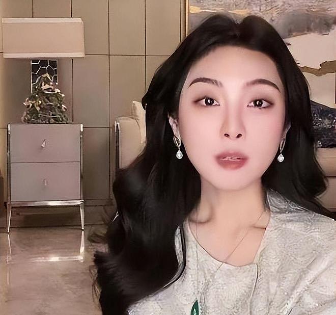 中国女子花50万买精，生下混血三胞胎！8年后3个娃长成这样，全网沉默（组图） - 10