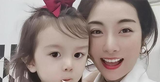 中国女子花50万买精，生下混血三胞胎！8年后3个娃长成这样，全网沉默（组图） - 15