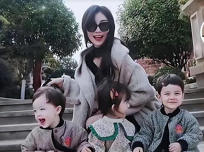 中国女子花50万买精，生下混血三胞胎！8年后3个娃长成这样，全网沉默（组图） - 20