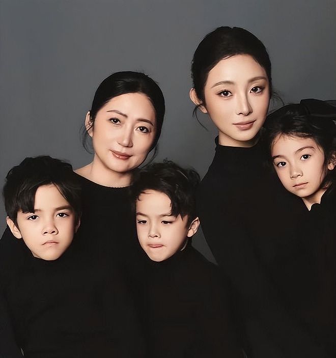 中国女子花50万买精，生下混血三胞胎！8年后3个娃长成这样，全网沉默（组图） - 22