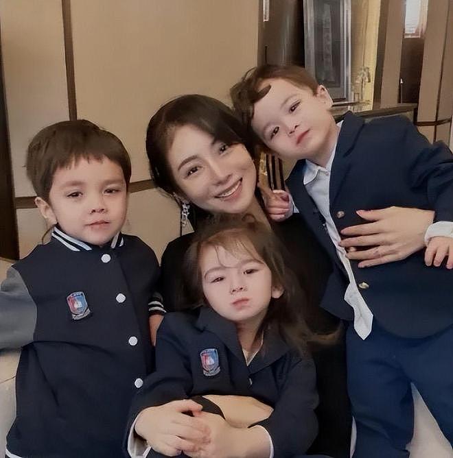 中国女子花50万买精，生下混血三胞胎！8年后3个娃长成这样，全网沉默（组图） - 23