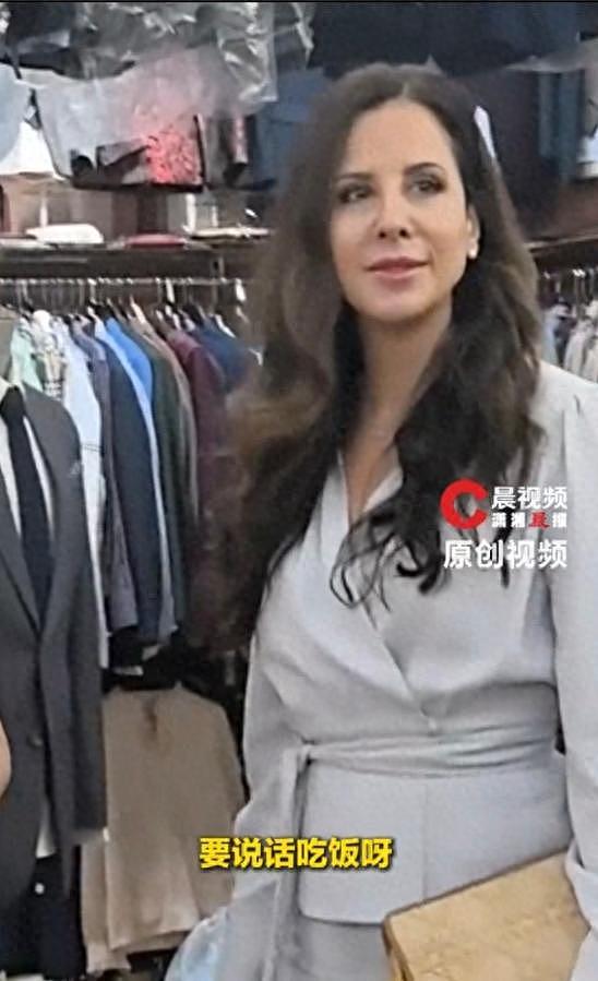 塞尔维亚第一夫人上海花7000元买衣，拒绝店主免单引热议（组图） - 1
