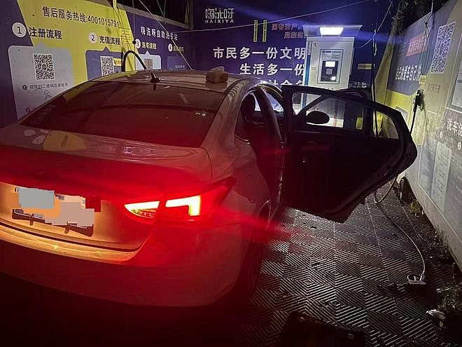 女乘客网约车上排泄，司机索赔2000元，滴滴回应承担费用（组图） - 2
