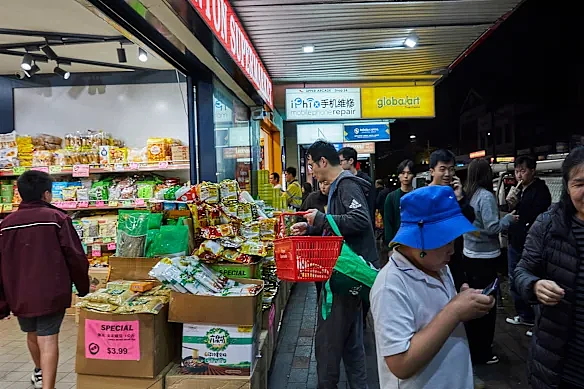 Eastwood设“特别娱乐区”!酒吧餐厅延长营业时间,酒牌费“打骨折”(组图) - 2