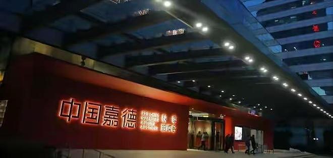 1982年，北京老人随手捡两把破椅子，搁置29年后竟卖出2300万 - 9